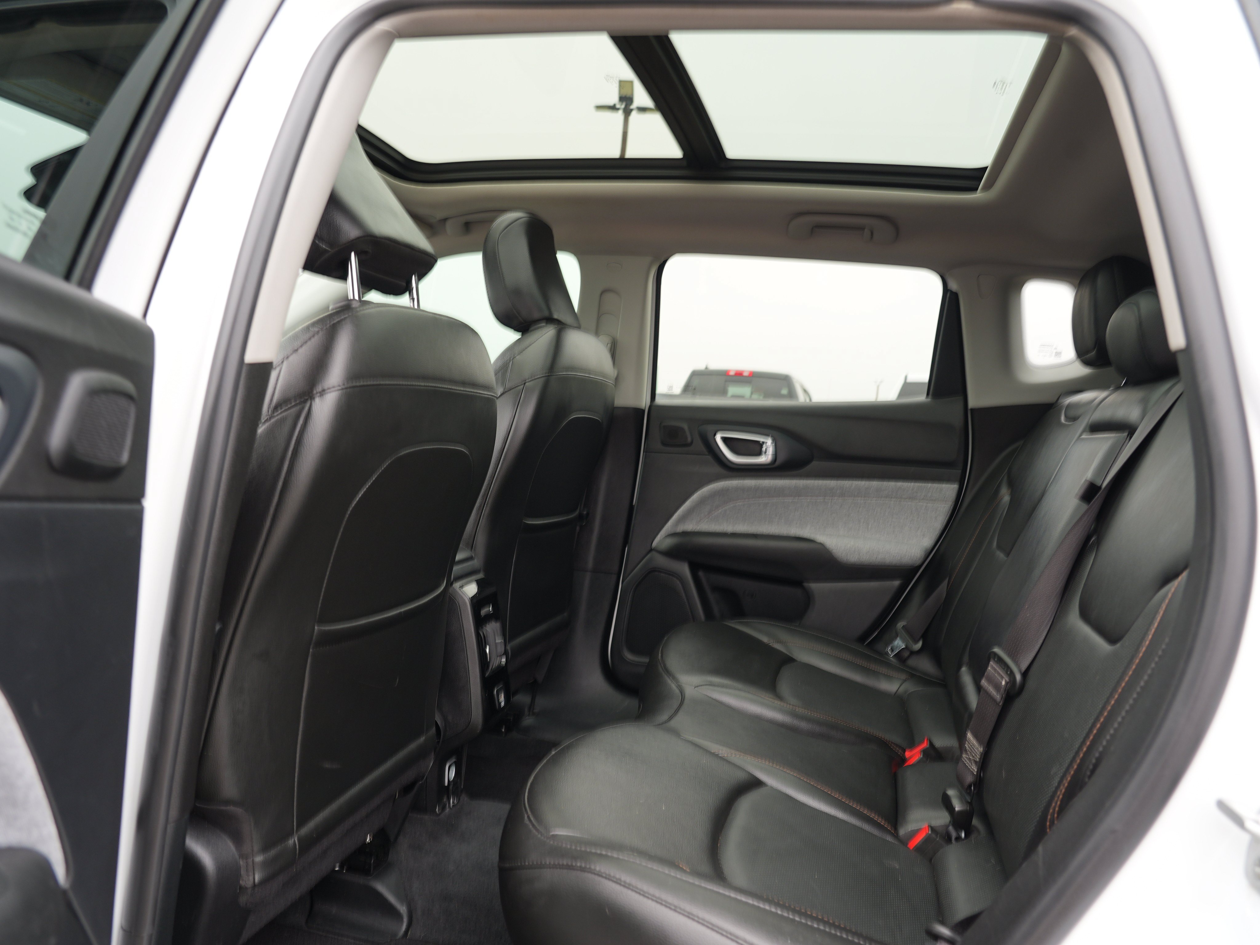 Used 2022 Jeep Compass Latitude w/ Sun and Sound Group AWD/4WD image 19