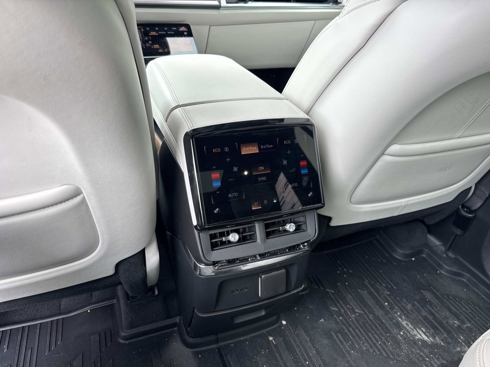 New 2026 Cadillac Vistiq Luxury w/ LPO, Floor Liner Package AWD/4WD image 17