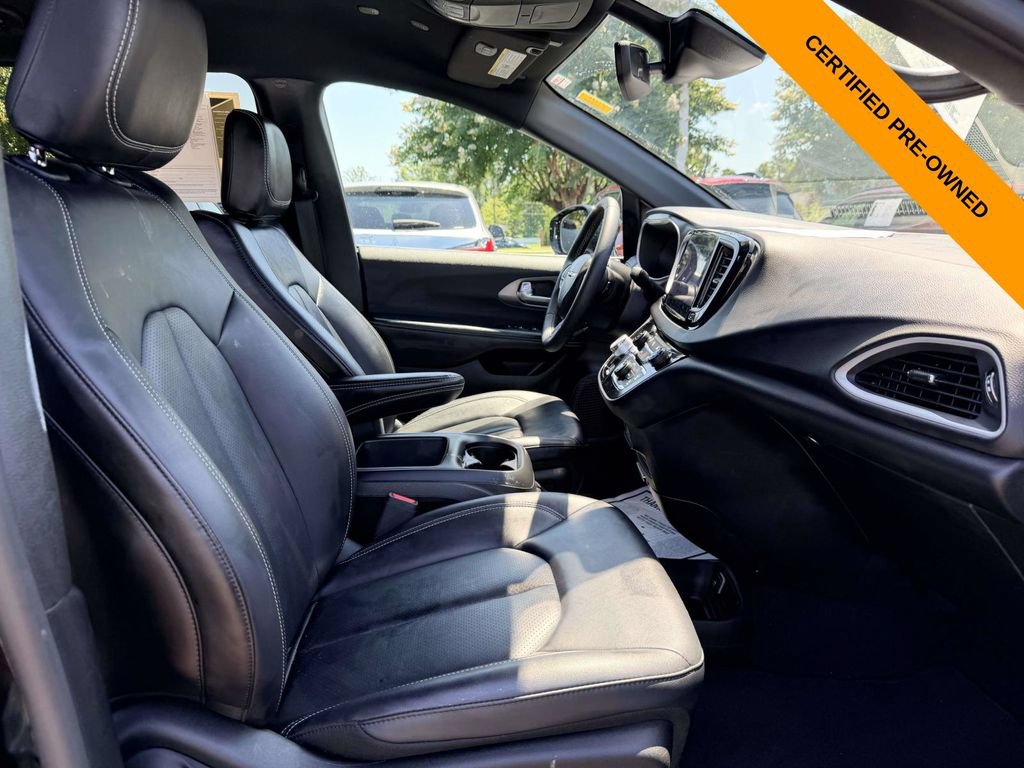 Certified 2025 Chrysler Pacifica Select FWD image 9