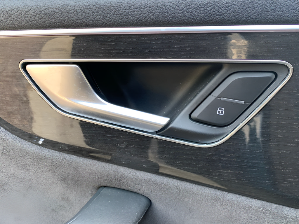 Used 2019 Audi Q8 Prestige w/ Luxury Package AWD/4WD image 55