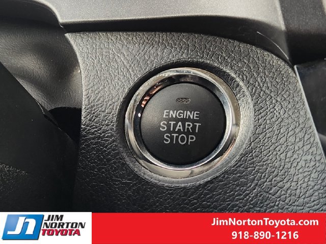 Used 2020 Toyota Sienna SE w/ SE Preferred Package FWD image 22