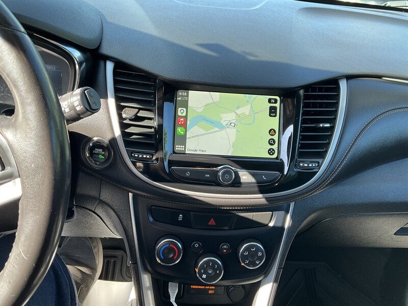 Used 2019 Chevrolet Trax LT w/ Sun & Sound Package AWD/4WD image 25