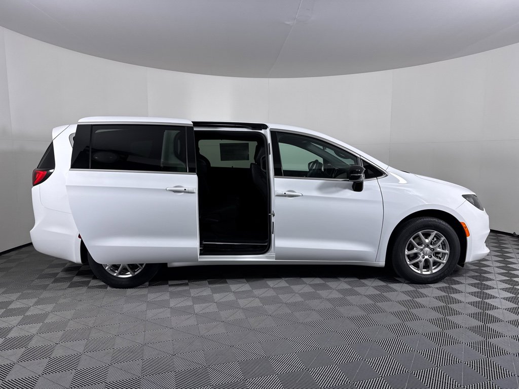 New 2026 Chrysler Voyager LX FWD image 13
