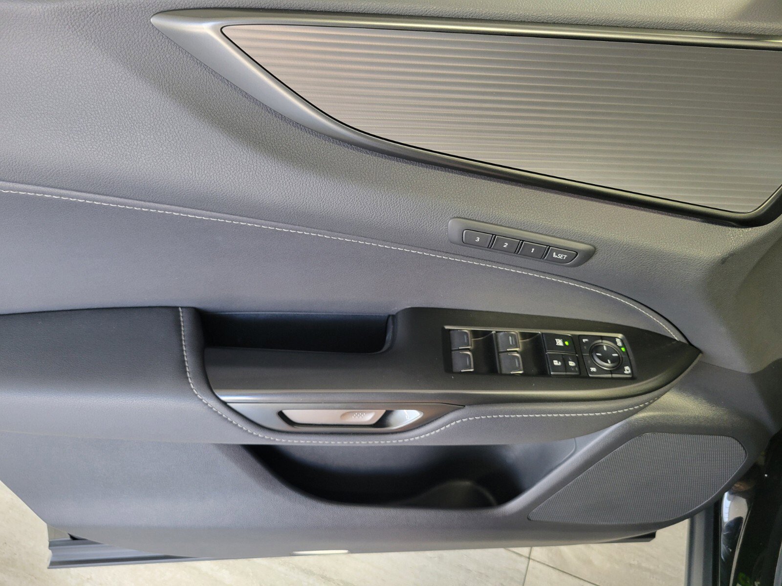 Used 2025 Lexus NX 450h+ F Sport w/ Towing Package (2000 Lbs) image 18