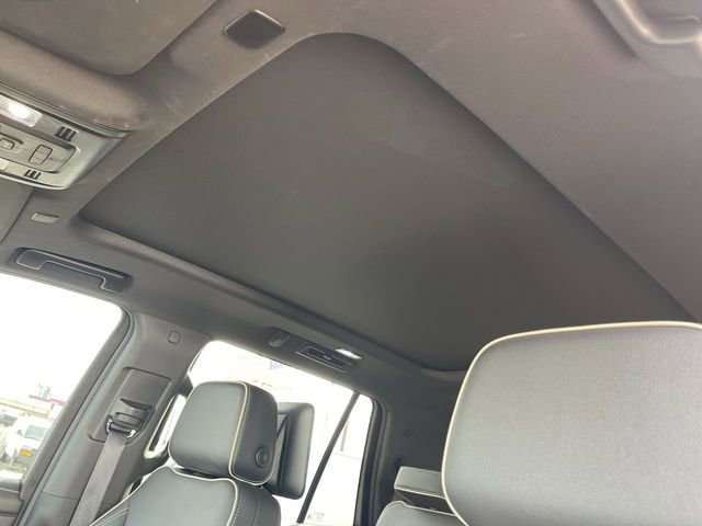 Used 2024 GMC Yukon SLT w/ SLT Premium Package AWD/4WD image 21