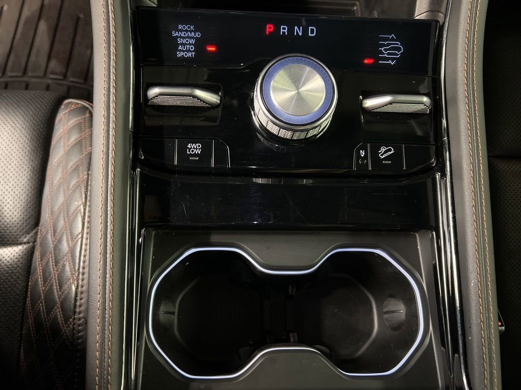 Used 2023 Jeep Grand Cherokee Summit AWD/4WD image 15