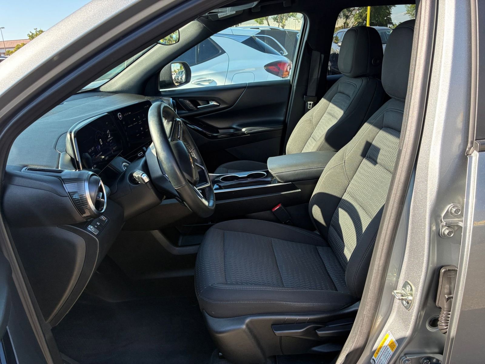 Used 2025 Chevrolet Equinox LT FWD image 25