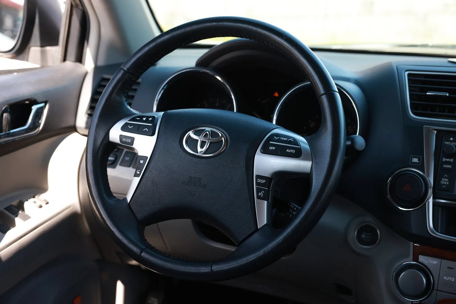 Used 2013 Toyota Highlander Limited AWD/4WD image 31