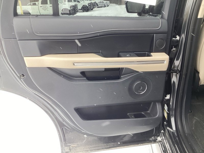 Used 2022 Ford Expedition Limited image 14