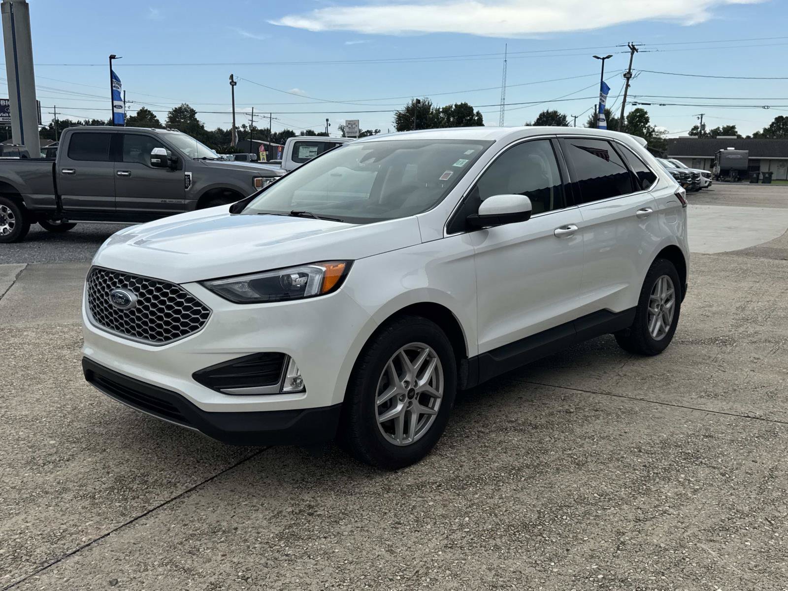 Used 2024 Ford Edge SEL w/ Convenience Package AWD/4WD image 3