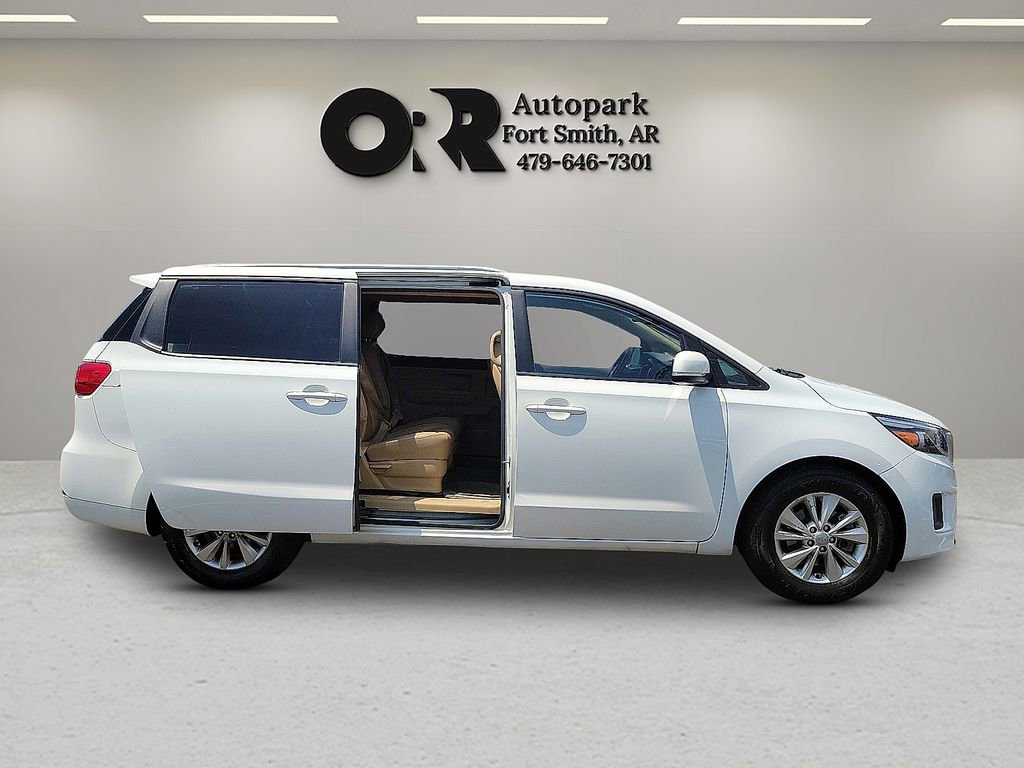 Used 2016 Kia Sedona LX w/ Option Group 020 FWD image 7