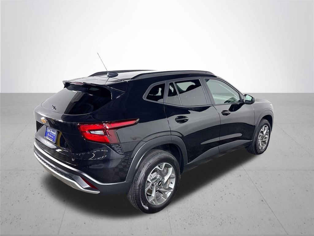 Used 2025 Chevrolet Trax LT image 6