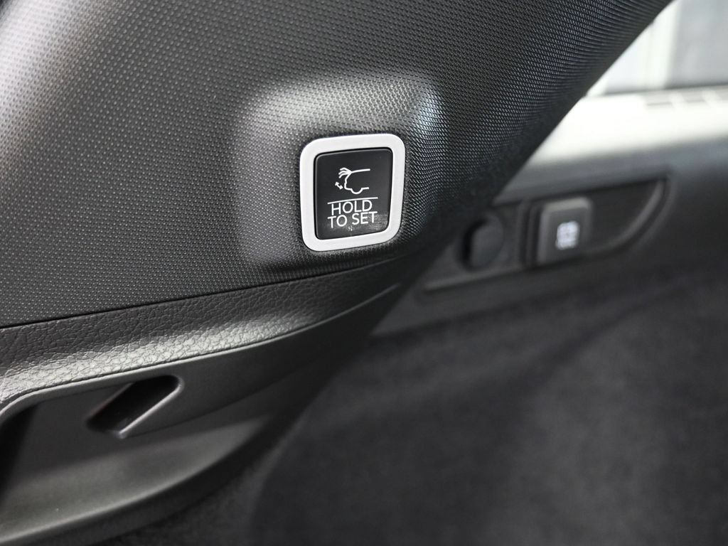 Used 2024 Jeep Grand Cherokee Overland w/ Luxury Tech Group IV AWD/4WD image 46