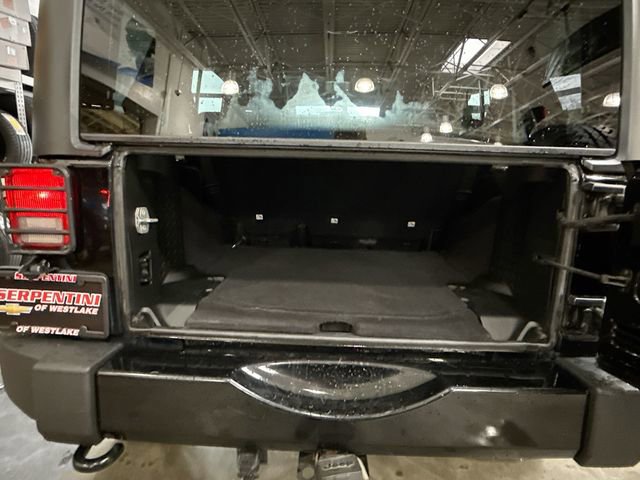 Used 2018 Jeep Wrangler Unlimited Sahara AWD/4WD image 22