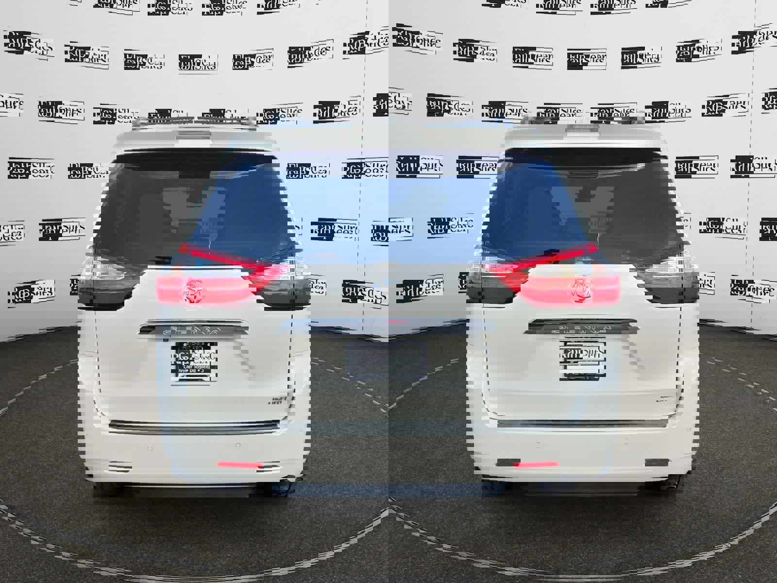 Used 2018 Toyota Sienna Limited Premium image 5