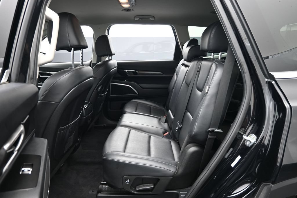 Used 2024 Kia Telluride LX FWD image 25