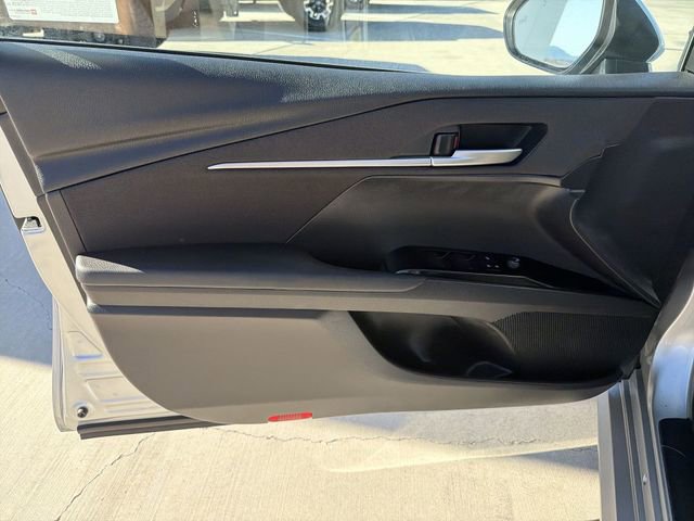 Used 2025 Toyota Camry LE FWD image 9