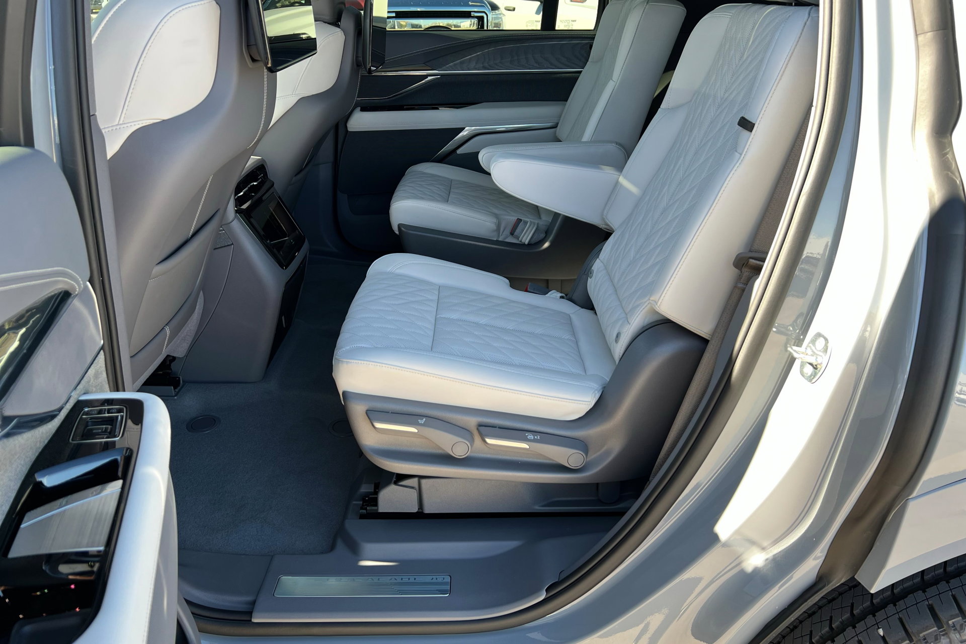 New 2026 Cadillac Escalade IQL Luxury image 22