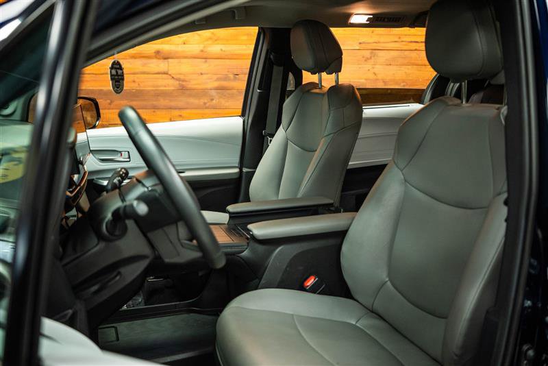 Used 2025 Toyota Sienna XLE w/ XLE Plus Package image 10