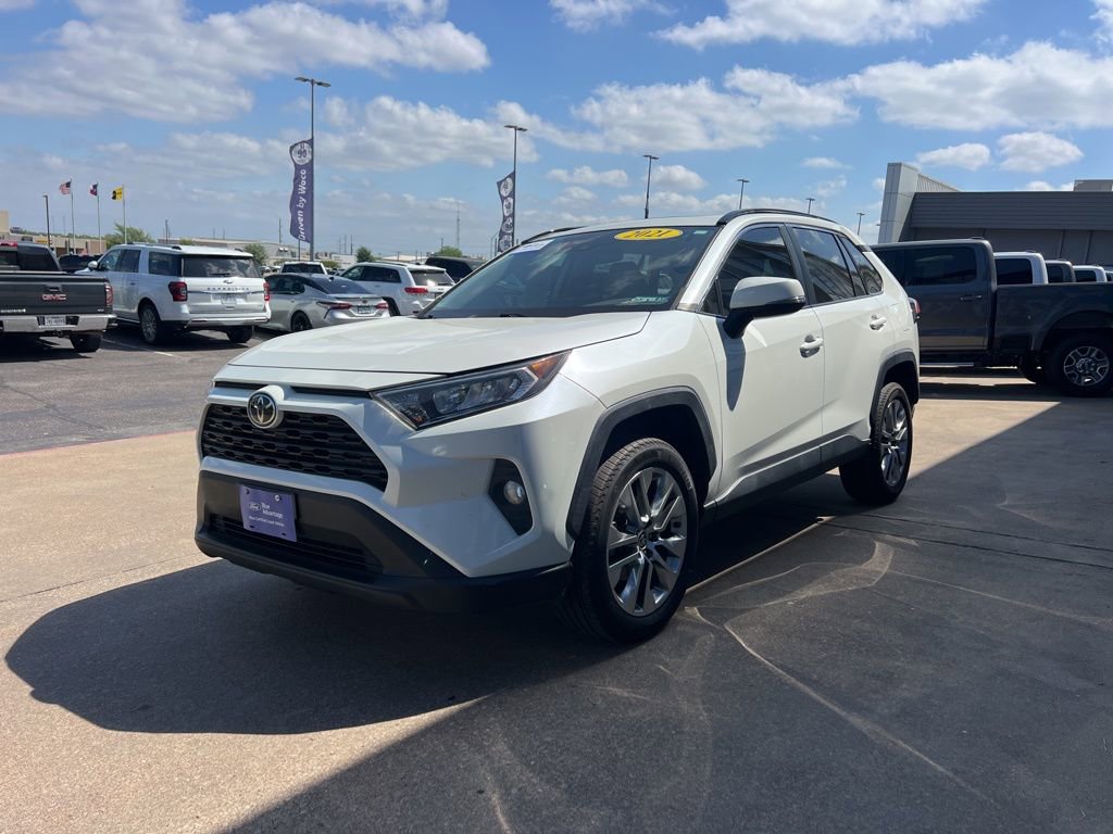 Used 2021 Toyota RAV4 XLE Premium FWD image 5
