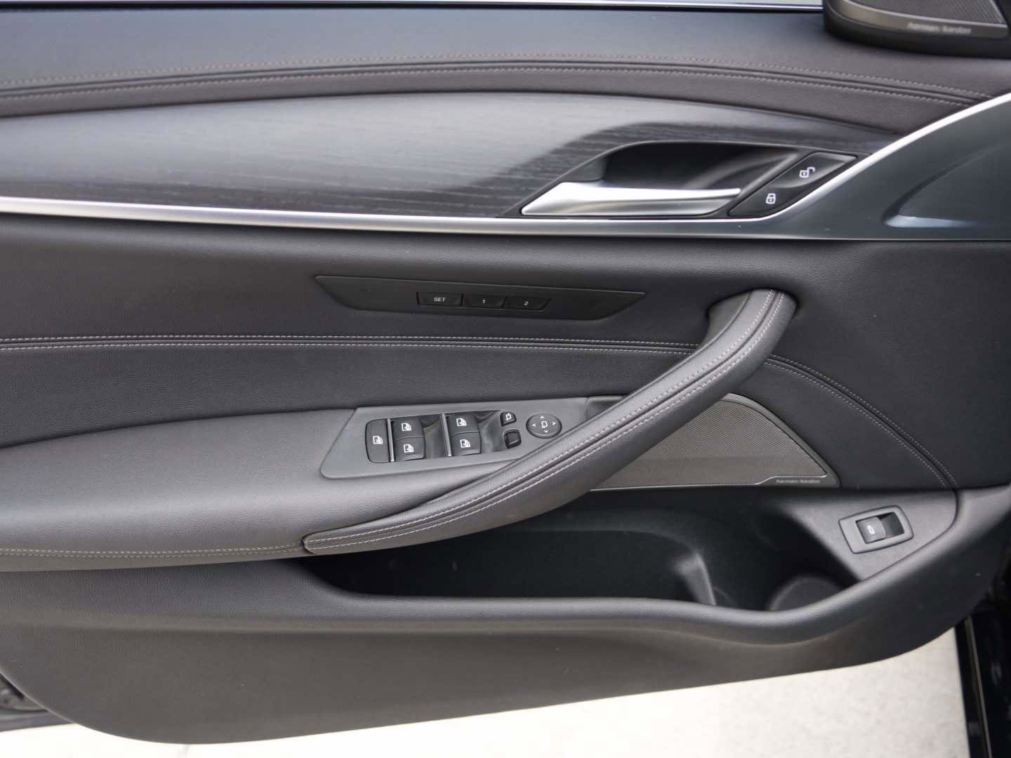 Used 2022 BMW 530i w/ Premium Package RWD image 12