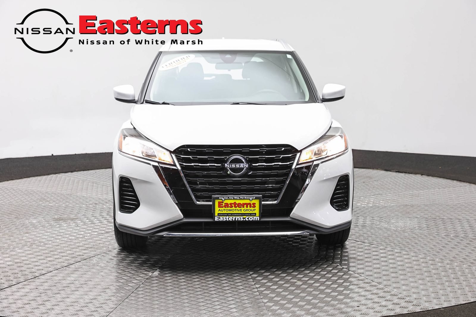 Used 2024 Nissan Kicks SV FWD image 2