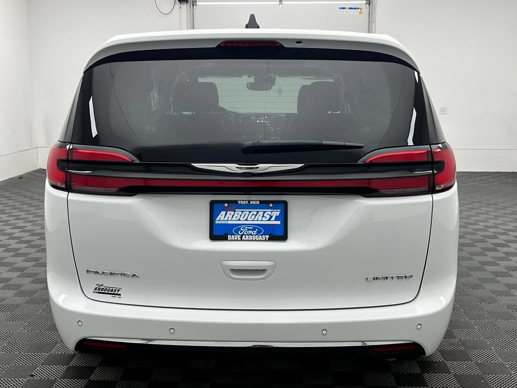 Used 2024 Chrysler Pacifica Limited FWD image 10