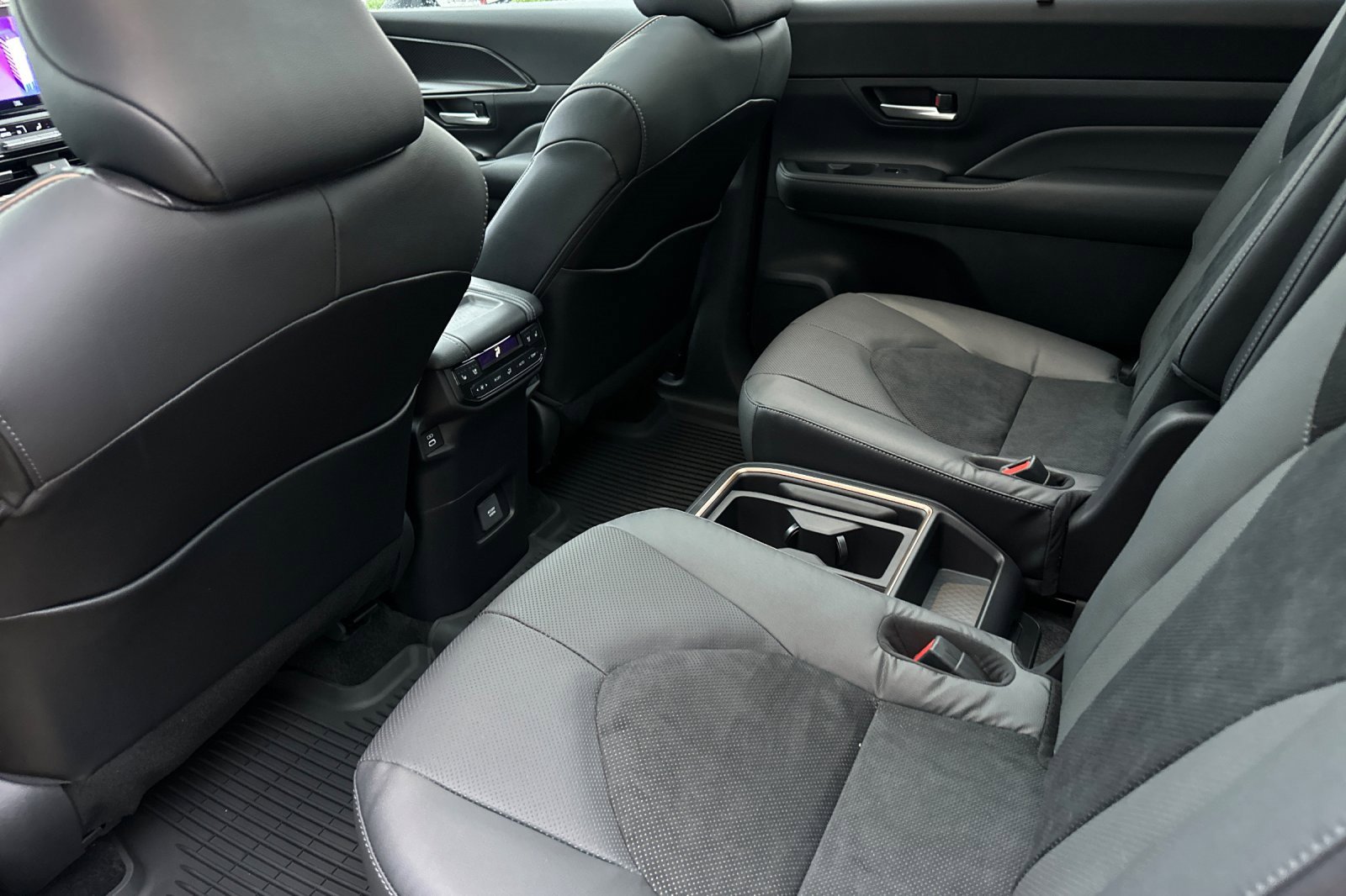 Certified 2025 Toyota Grand Highlander MAX Platinum image 16