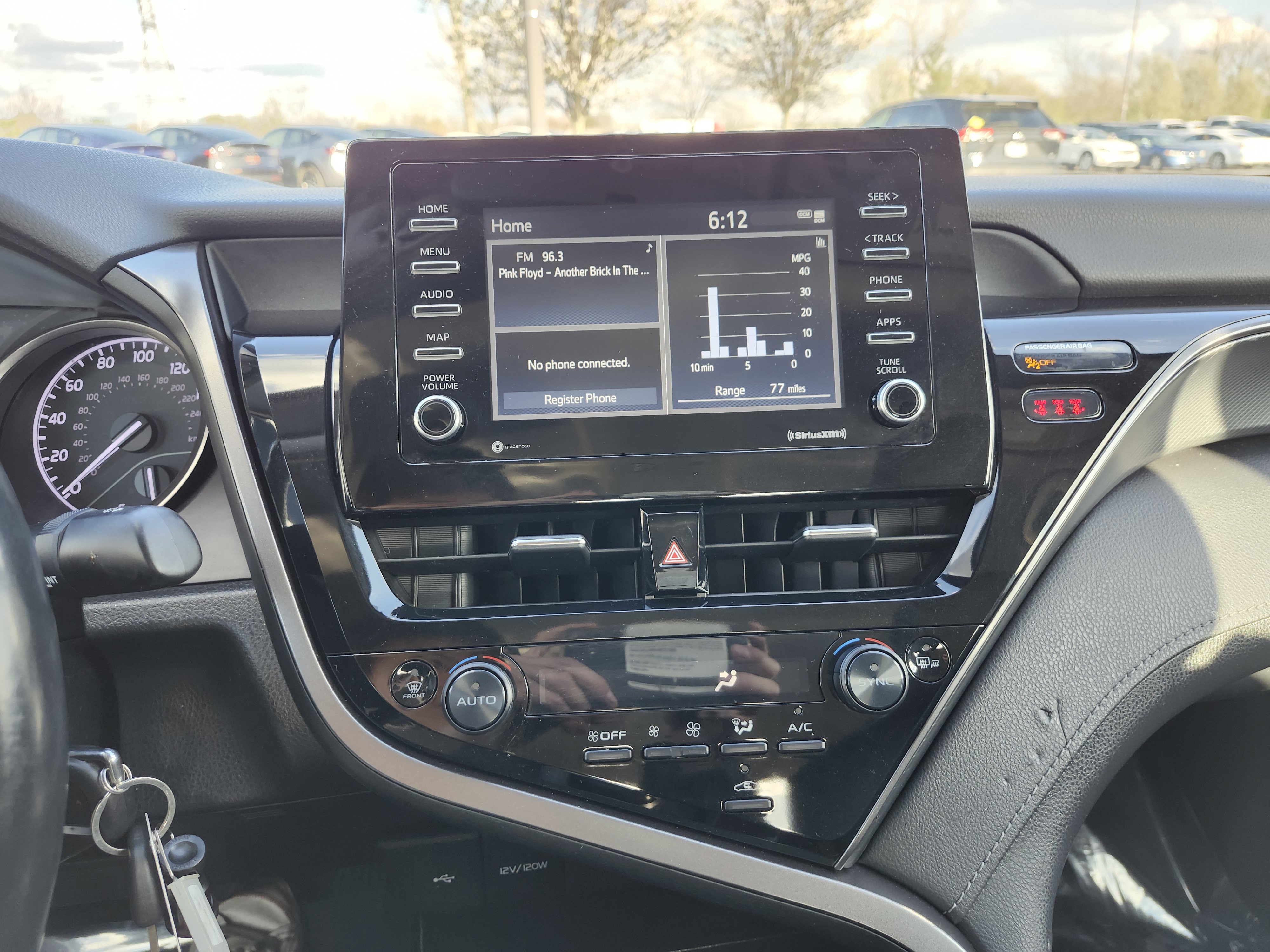 Used 2022 Toyota Camry SE FWD image 27