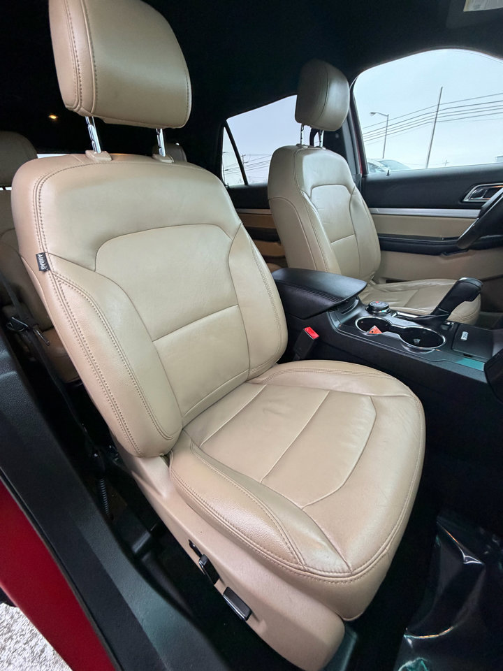 Used 2016 Ford Explorer XLT w/ Equipment Group 202A image 48