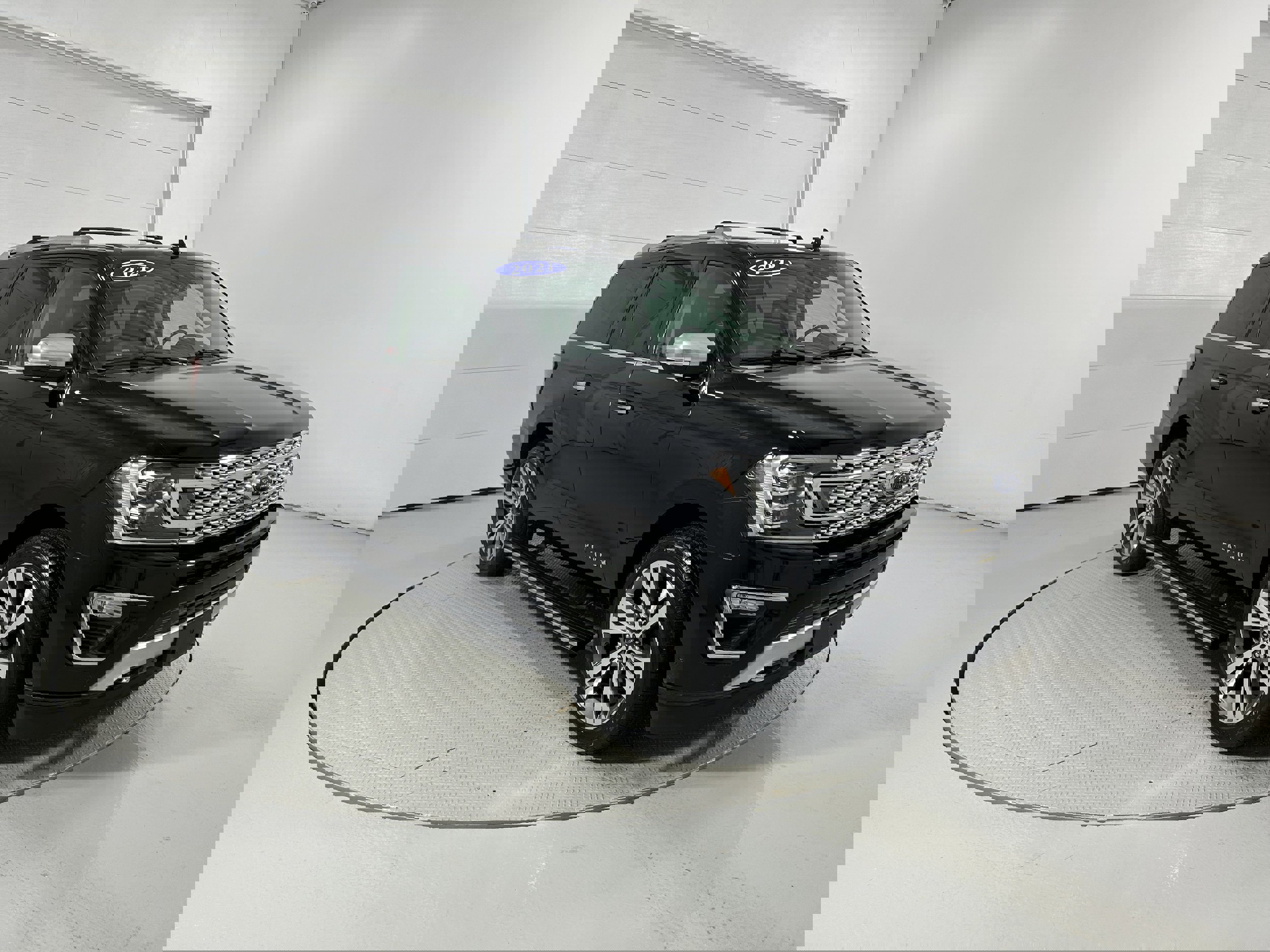 Used 2021 Ford Expedition Platinum image 2