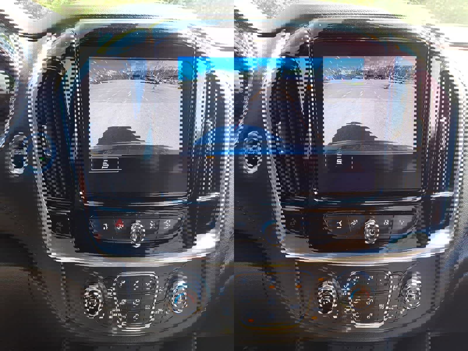 Used 2022 Chevrolet Traverse LT AWD/4WD image 17