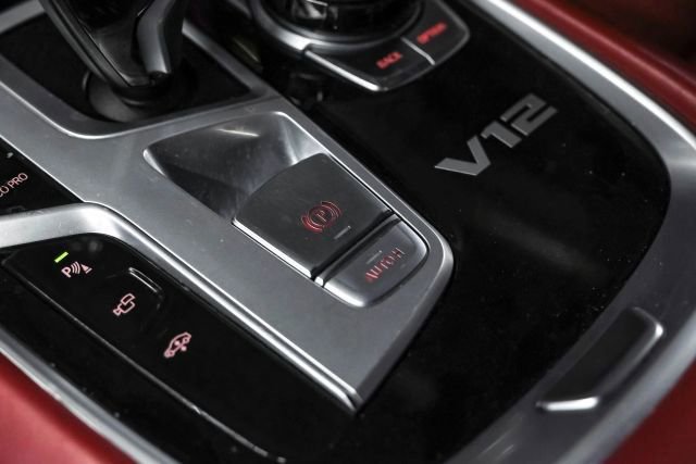 Used 2018 BMW M760i xDrive image 31