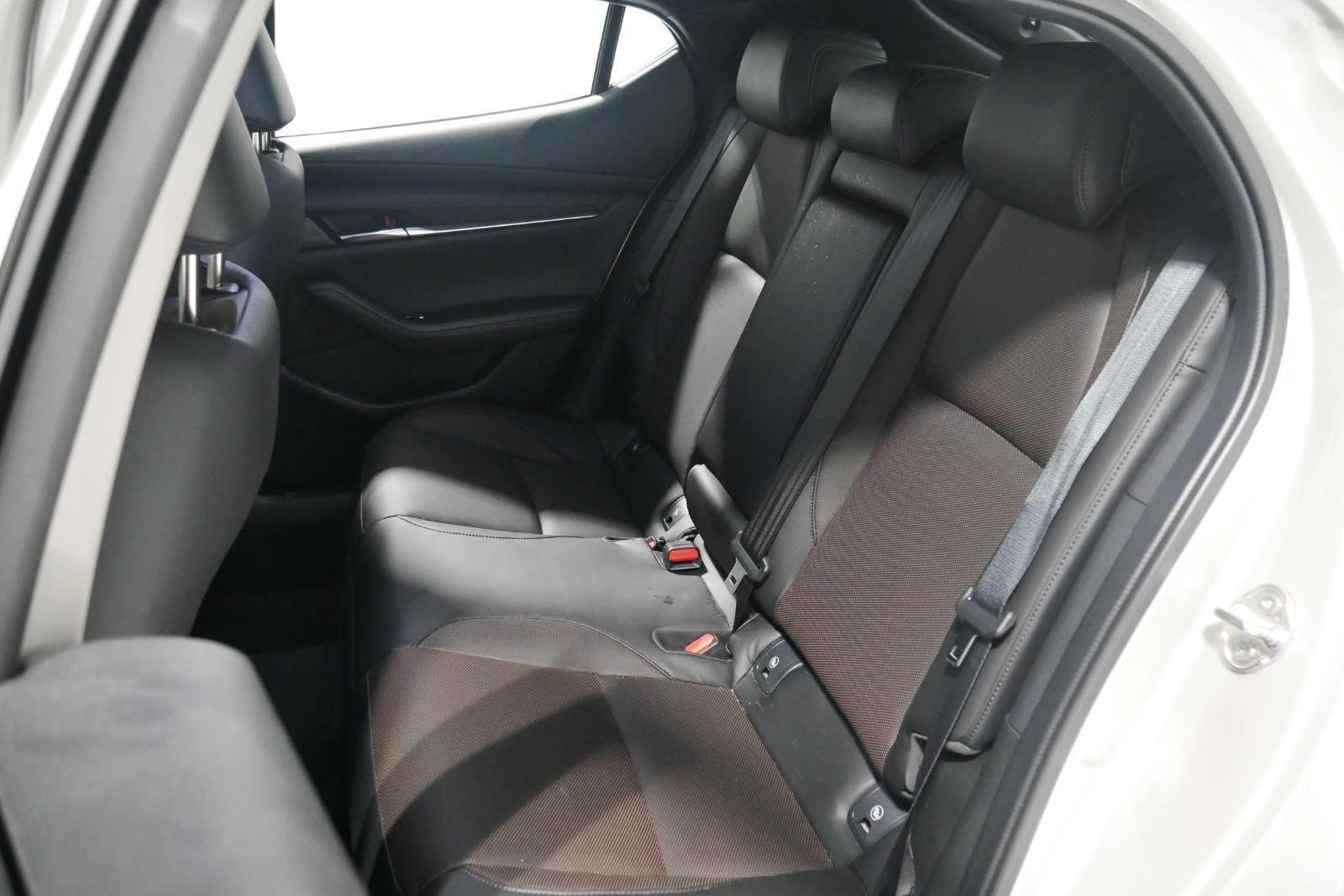 Certified 2025 MAZDA MAZDA3 Hatchback w/Premium Plus Pkg image 11