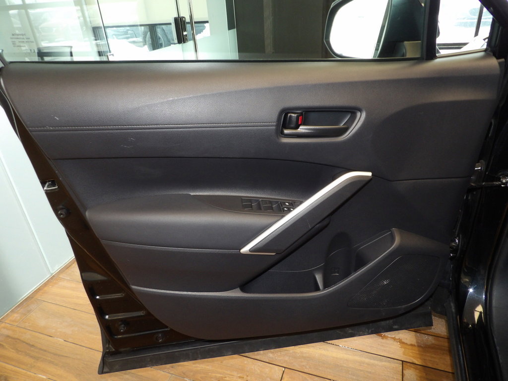 Used 2025 Toyota Corolla Cross LE image 23