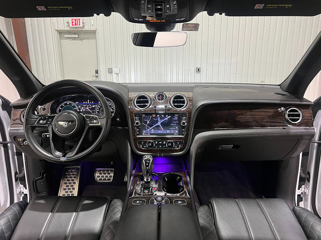 Used 2019 Bentley Bentayga image 19