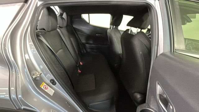 Used 2018 Toyota C-HR XLE FWD image 30