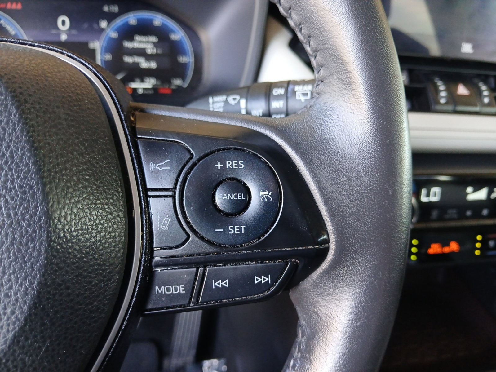 Used 2023 Toyota RAV4 Limited image 27