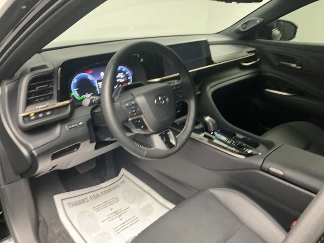 Used 2025 Toyota Crown Signia w/ Advanced Technology Package AWD/4WD image 11