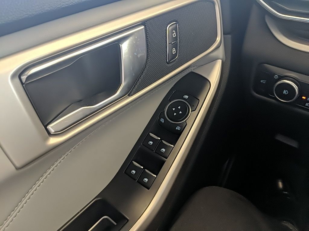 Used 2024 Ford Explorer XLT w/ Equipment Group 202A image 29