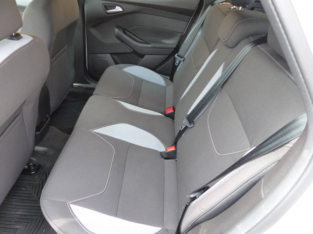 Used 2018 Ford Focus ST FWD image 18