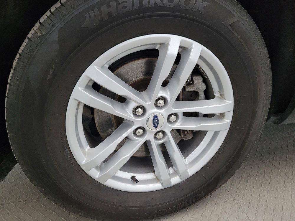 Used 2023 Ford Explorer XLT w/ Equipment Group 202A AWD/4WD image 31