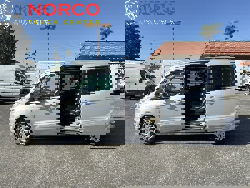 Used 2018 Ford Transit Connect XLT image 8