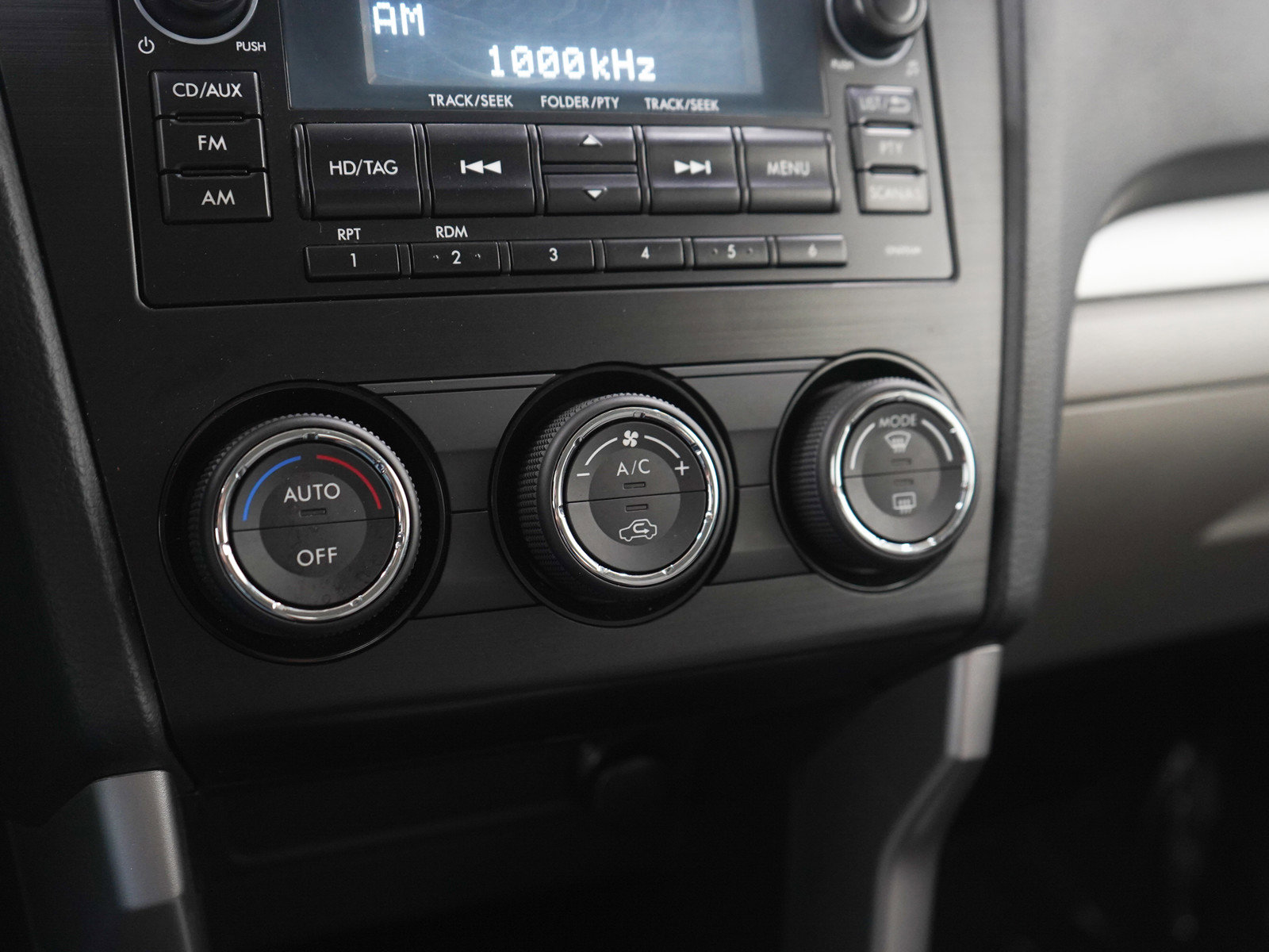 Used 2015 Subaru Forester 2.5i Limited image 23