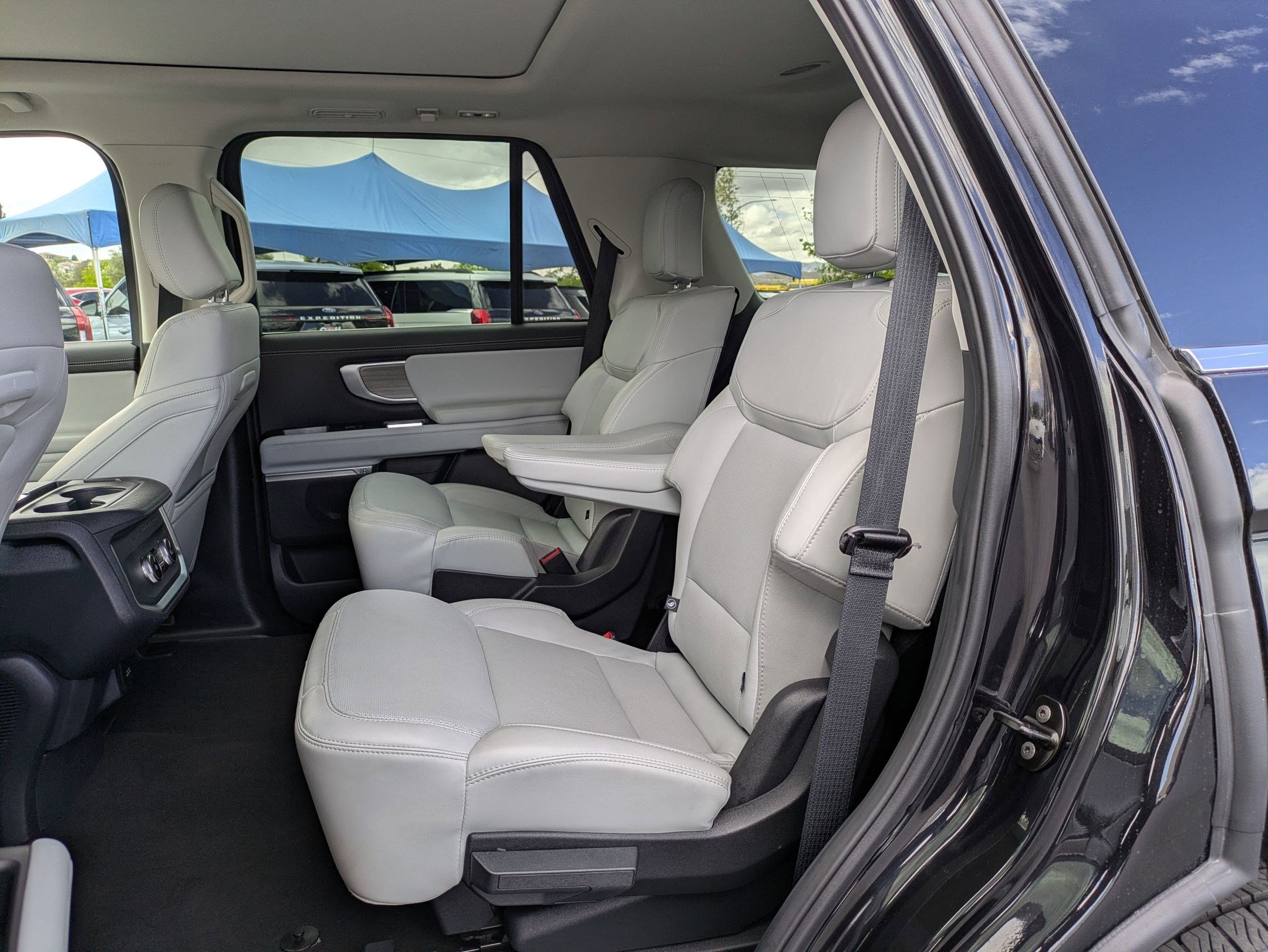 Used 2025 Ford Expedition Platinum image 28