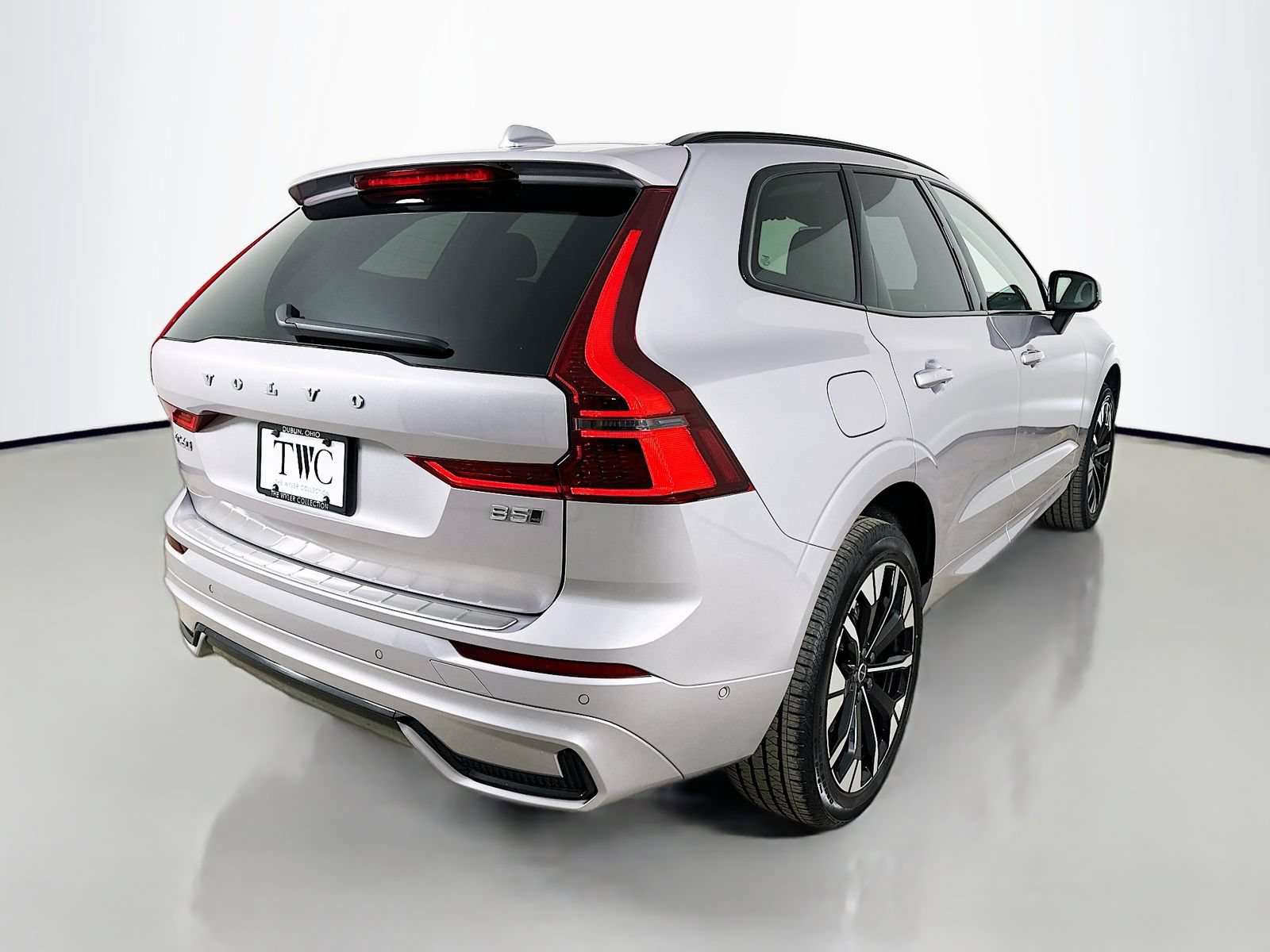 Used 2026 Volvo XC60 B5 Plus w/ Protection Package Premier AWD/4WD image 5