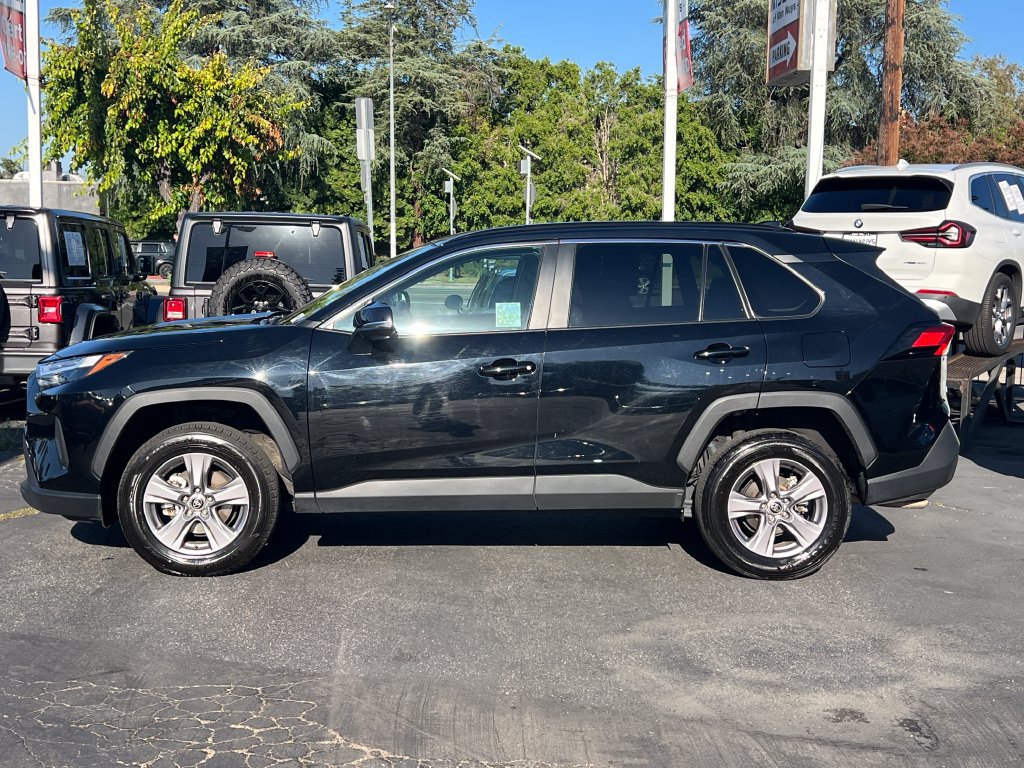 Used 2025 Toyota RAV4 XLE FWD image 3