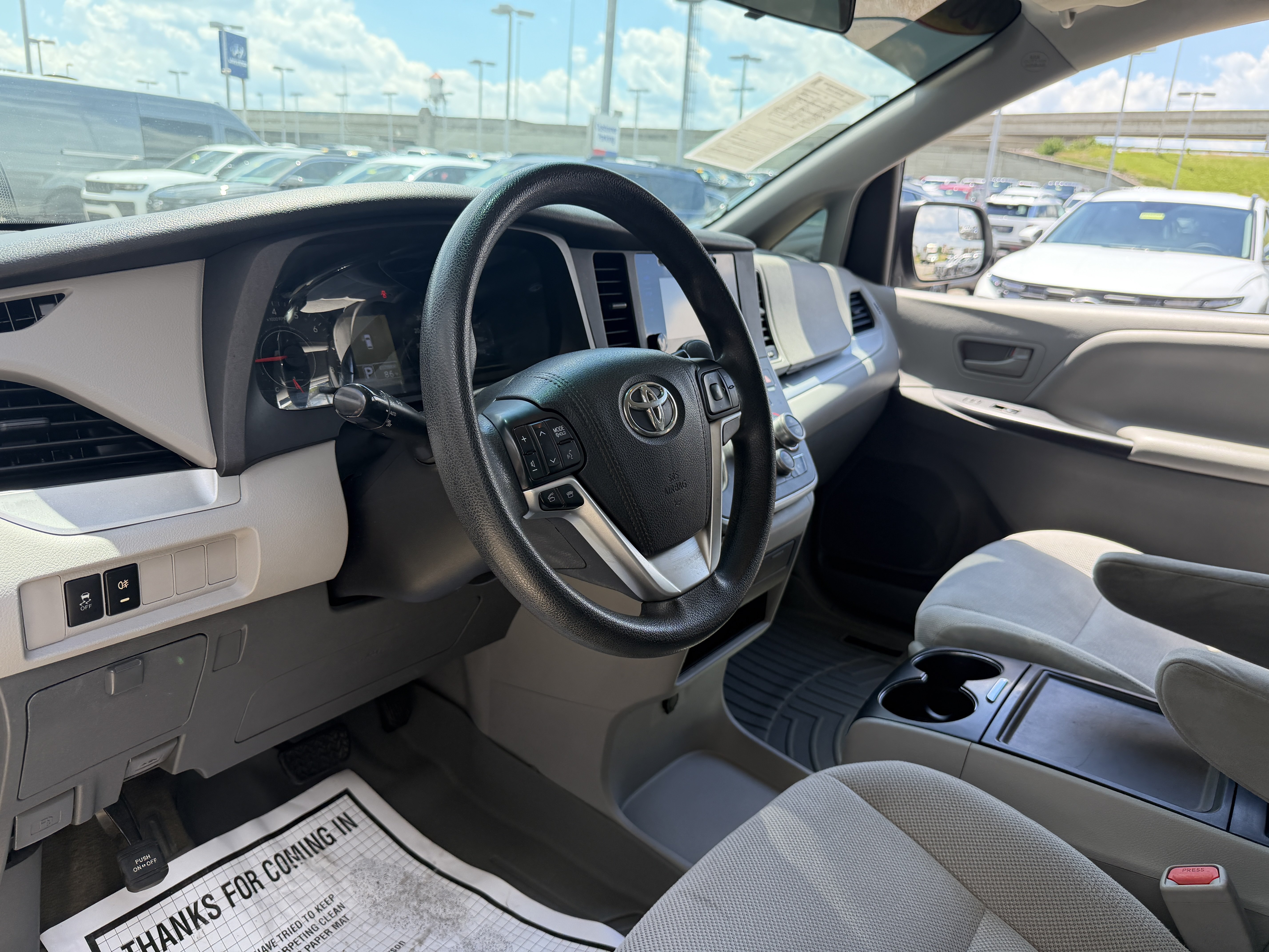 Used 2017 Toyota Sienna L FWD image 31