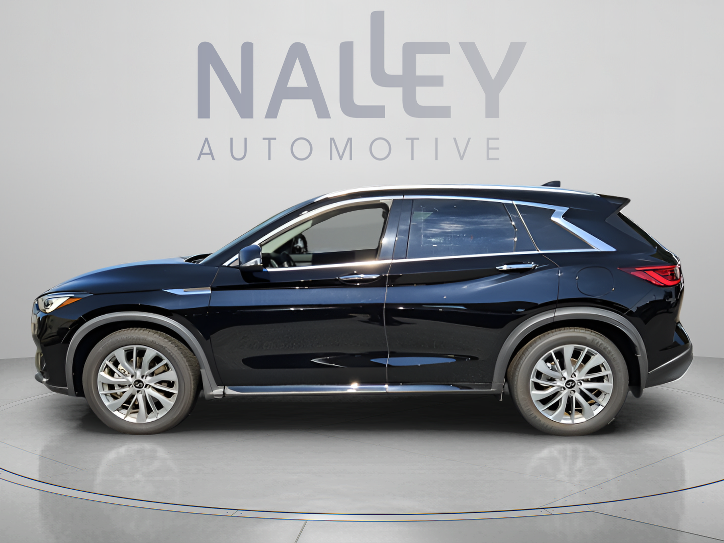 Used 2023 INFINITI QX50 Luxe FWD image 2