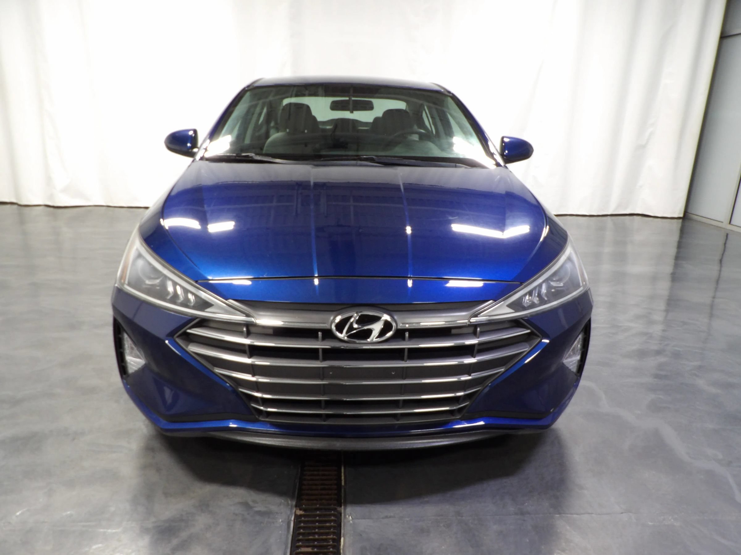 Used 2019 Hyundai Elantra SE FWD image 2